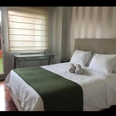 Agradable Apartamento Con Vistas A La Ria De Plentzia En Urbanizacion Con Piscina Y Jardines Privados Barrika